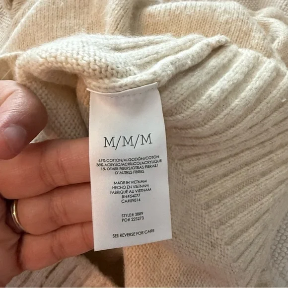 CABI #3889 - Midweight‎ Tuck Turtleneck Puff Sleeve Pullover Knit Sweater medium - Picture 6 of 6